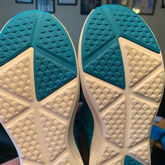 Women's Puma Trainers - Picture 6 of 8